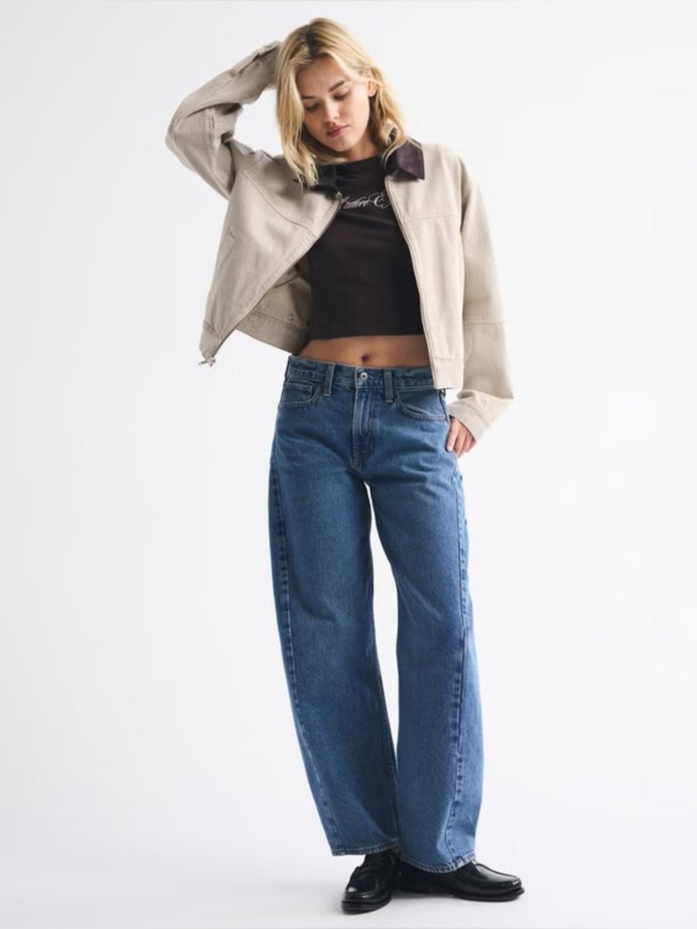 NWT Abercrombie & Fitch Mid Rise Barrel Jean, Medium Wash, Size 26 short